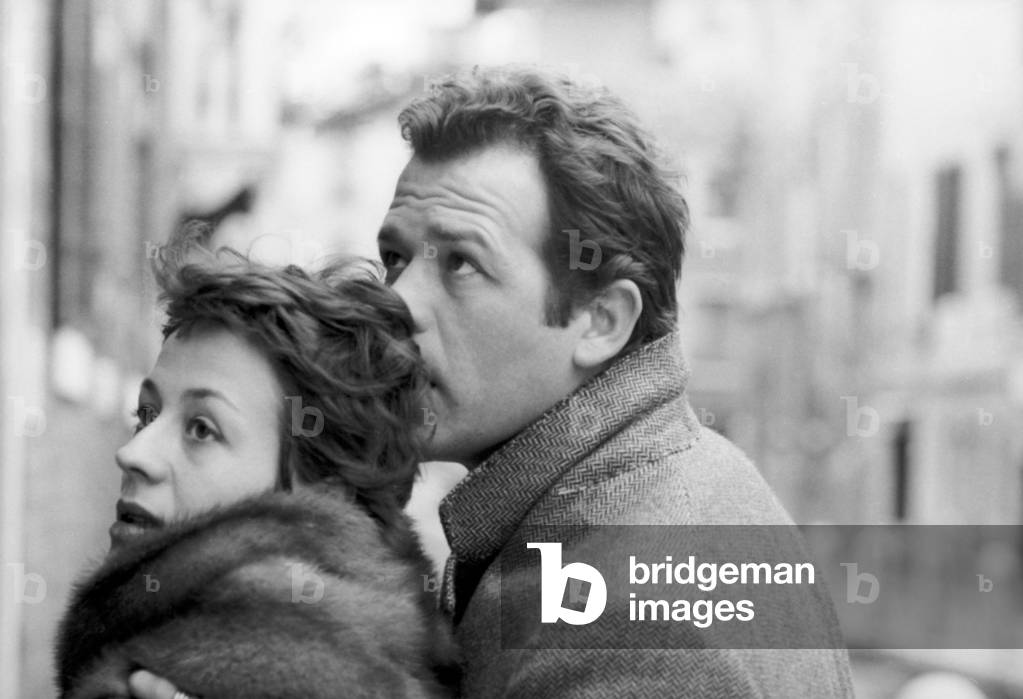 Annie Girardot and her husband Renato Salvatori in Venice, 10/03/1962 (b/w photo)
