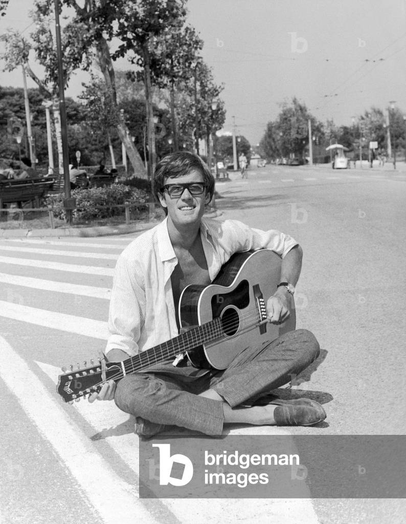 Peter Fonda playing the guitar, Venice, 1966 (b/w photo)