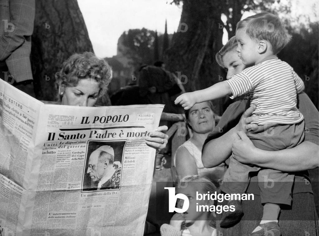 Newspaper with the news of Pope Pius XII's death, Castelgandolfo, 1958 (b/w photo)