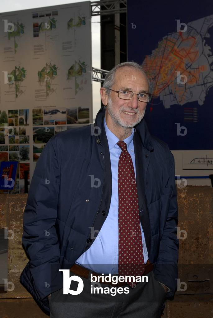 The architect Renzo Piano in the ex-Falck area on the occasion of Italian President Giorgio Napolitano's visit, Sesto San Giovanni, 6th December 2007 (photo)