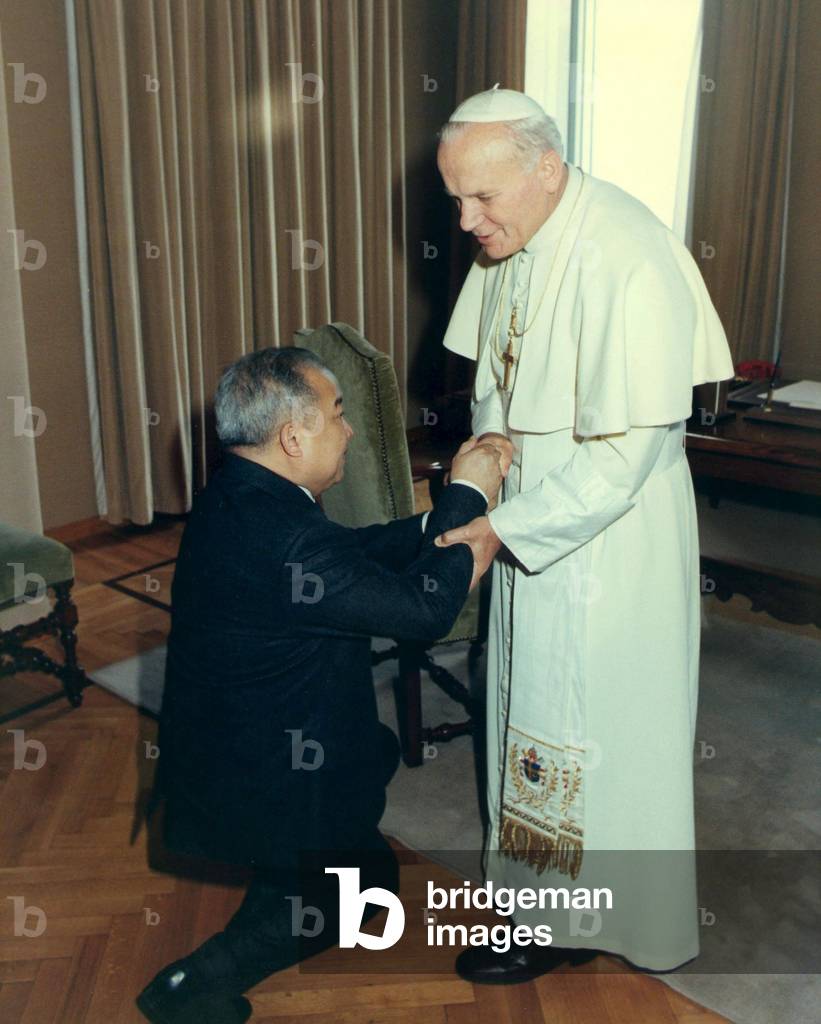 Pope John Paul II meets King of Cambodia Norodom Sihanouk, Vatican City, 1985 (photo)