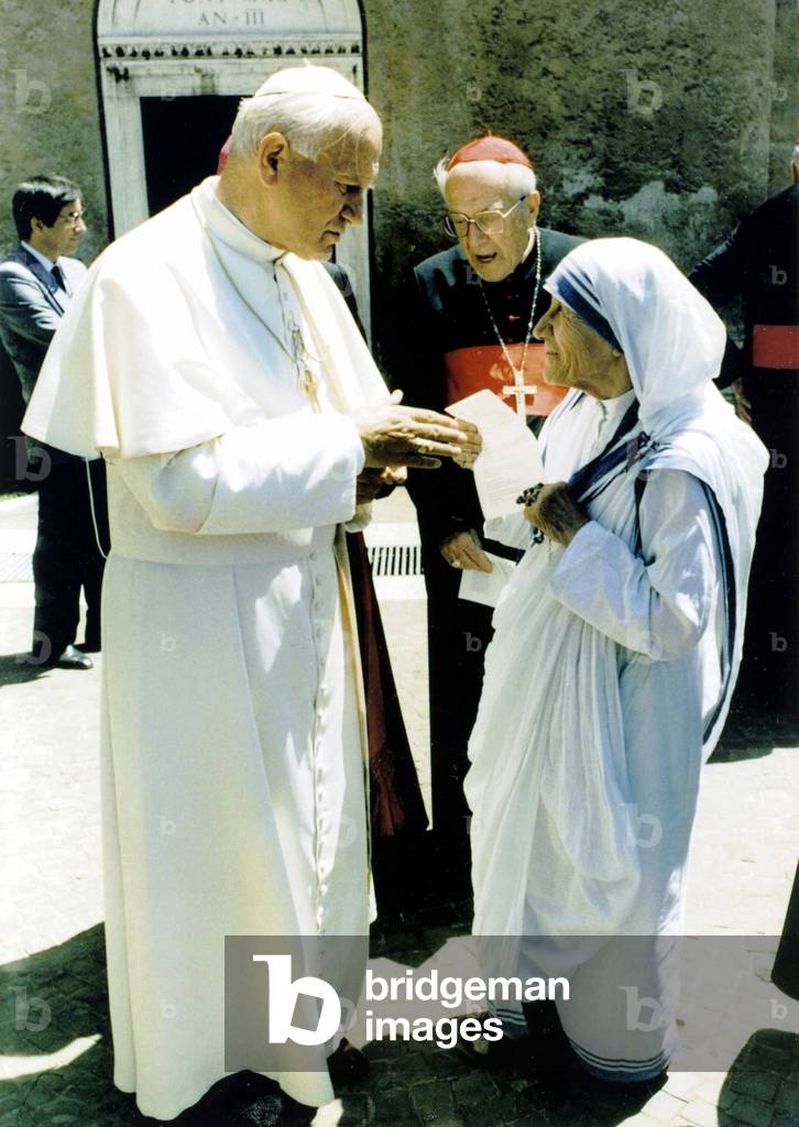 Pope John Paul II and Mother Teresa of Calcutta, 1970s (photo)