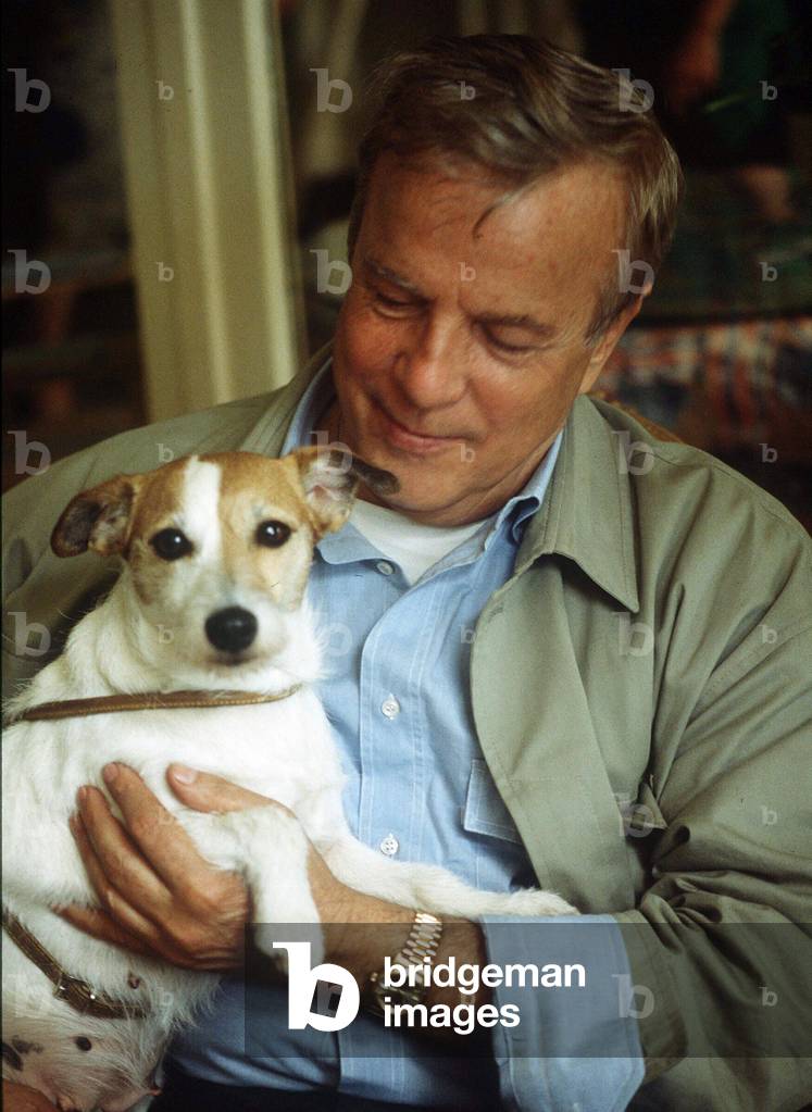 Franco Zeffirelli with his dog, 1980s (photo)