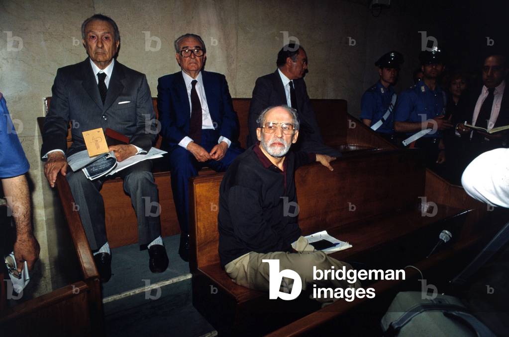 Vito Ciancimino in the Bunker room during his trial, Palermo, 1992 (photo)