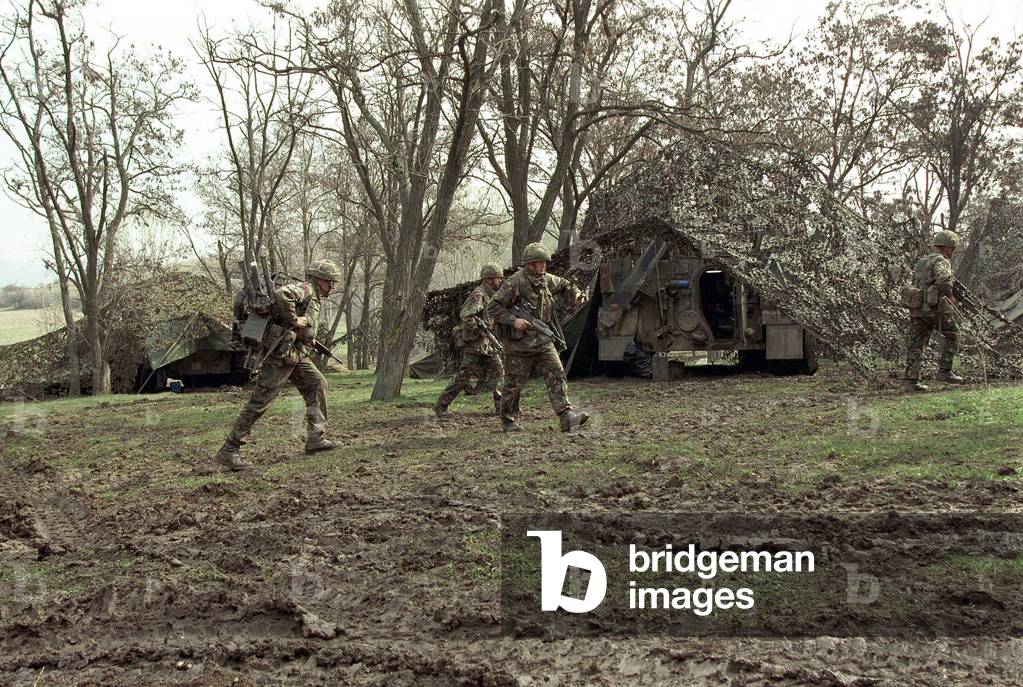 Avril 1999. Guerre dans les Balkans. L'armee irlandaise à la frontière entre macédoine et Kosovo. Ph. Di lauro