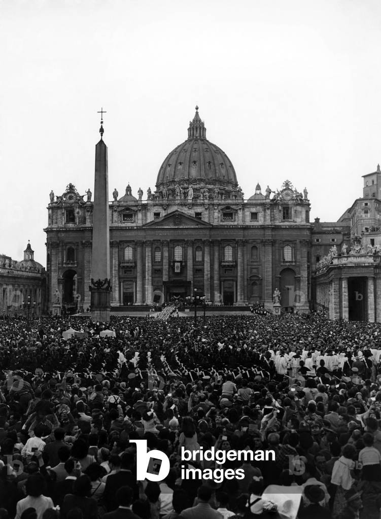 Opening ceremony of the Second Vatican Council in St Peter's Square, 1962 (b/w photo)