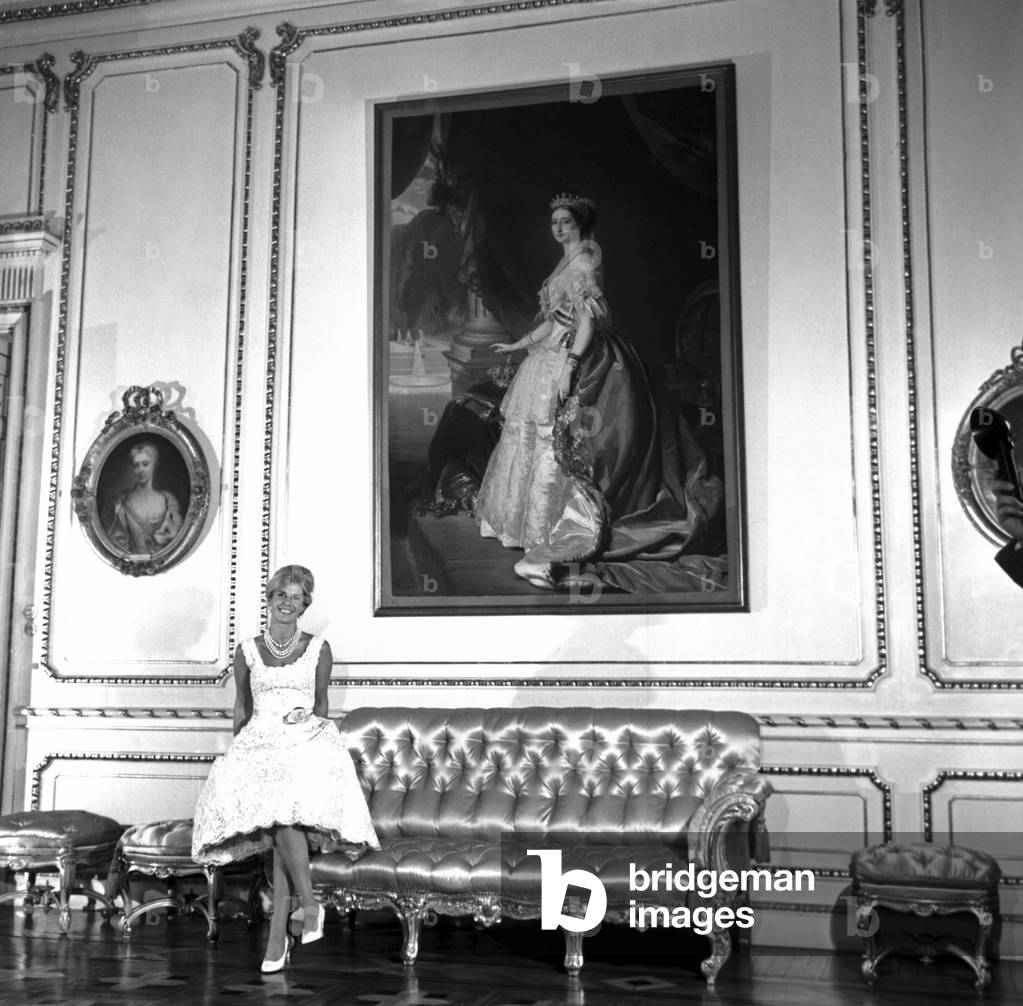 Duchess of Alba Cayetana Fitz-James Stuart at Liria Palace, Madrid, 1960 (b/w photo)