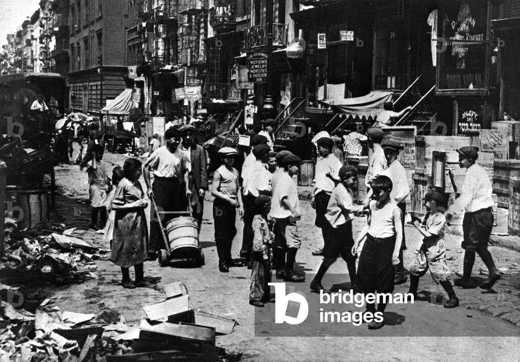 Children playing in the streets, New York East Side, 1910 (b/w photo)