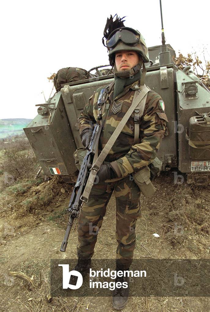 Member of italian forces of NATO during Balkan Wars, Kosovo,  1999 (photo)
