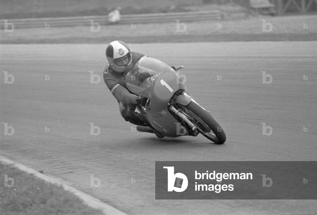 Giacomo Agostini on MV Augusta 350 cc at Gran Premio motociclistico d'Italia, Monza, 1971 (b/w photo)