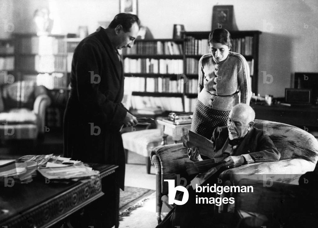 Luigi Pirandello with his son Stefano and his wife, 1927 (b/w photo)