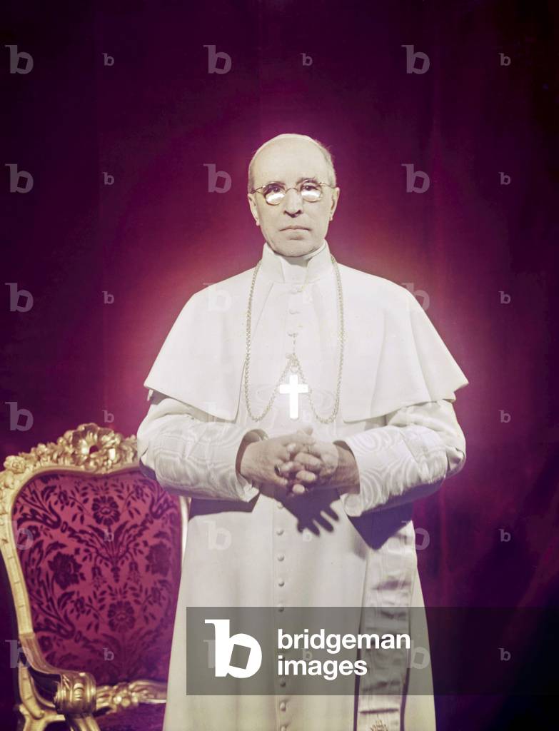 Portrait of the Pope Pie XII in the 50s (photo)