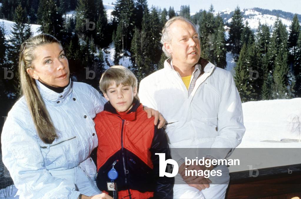 Prince Victor Emmanuel IV of Savoy with his wife Marina Doria and their son Emmanuel Philibert at winter sports, Italy, c.1984 (photo)
