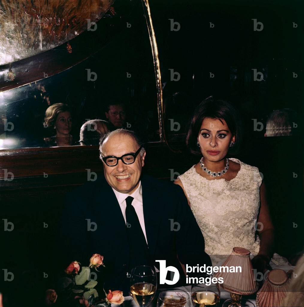 Sophia Loren wearing Bulgari jewellery at a dinner with her husband Carlo Ponti, Rome, 1960s (photo)