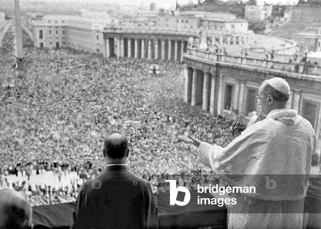Pope Pius XII at the demonstration for Cardinal Jozsef Mindszenty, Rome, 1948 (b/w photo)
