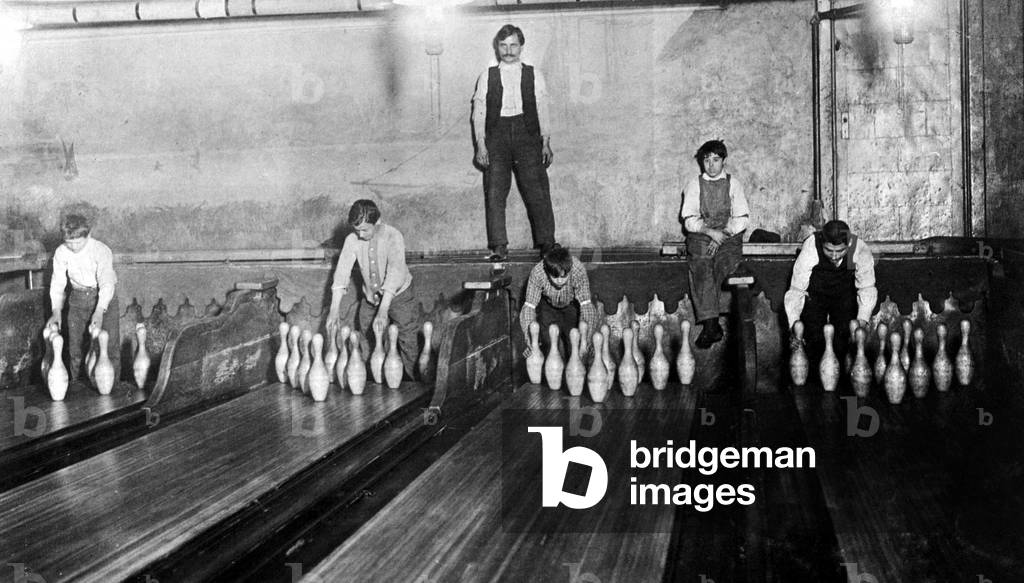 Bowling alley workers, New York, USA, 1909 (b/w photo)