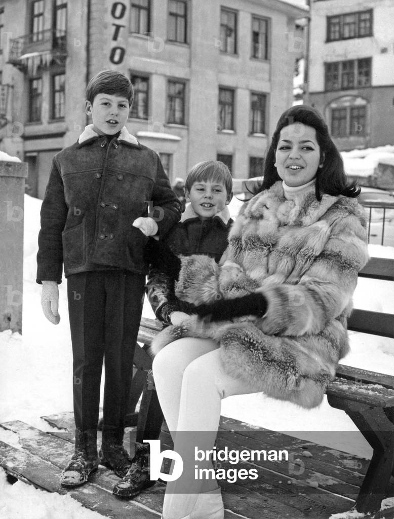 Ira Furstenberg and her children