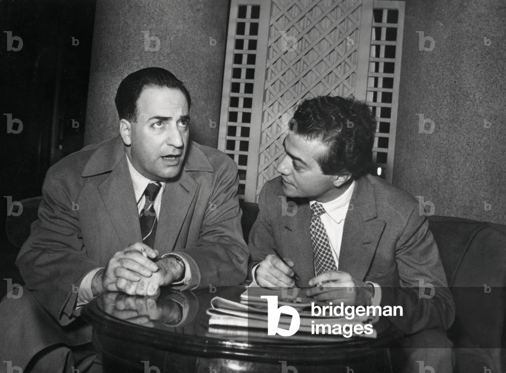 Ecrivain William Saroyan (1908 - 1981) avec le journaliste Domenico Porzio à Milan, mai 1949.