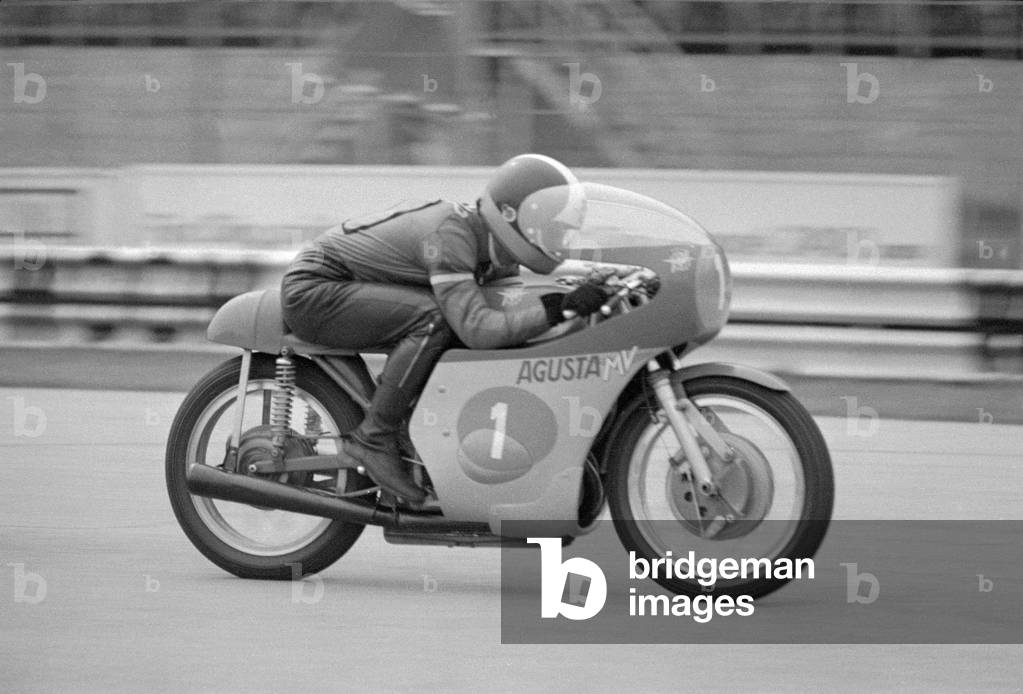 Giacomo Agostini on MV Augusta 350 cc at Gran Premio motociclistico d'Italia, Monza, 1971 (b/w photo)