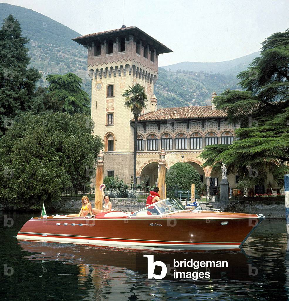 A motoscafo riva outboard boat on a river, 2002 (photo)