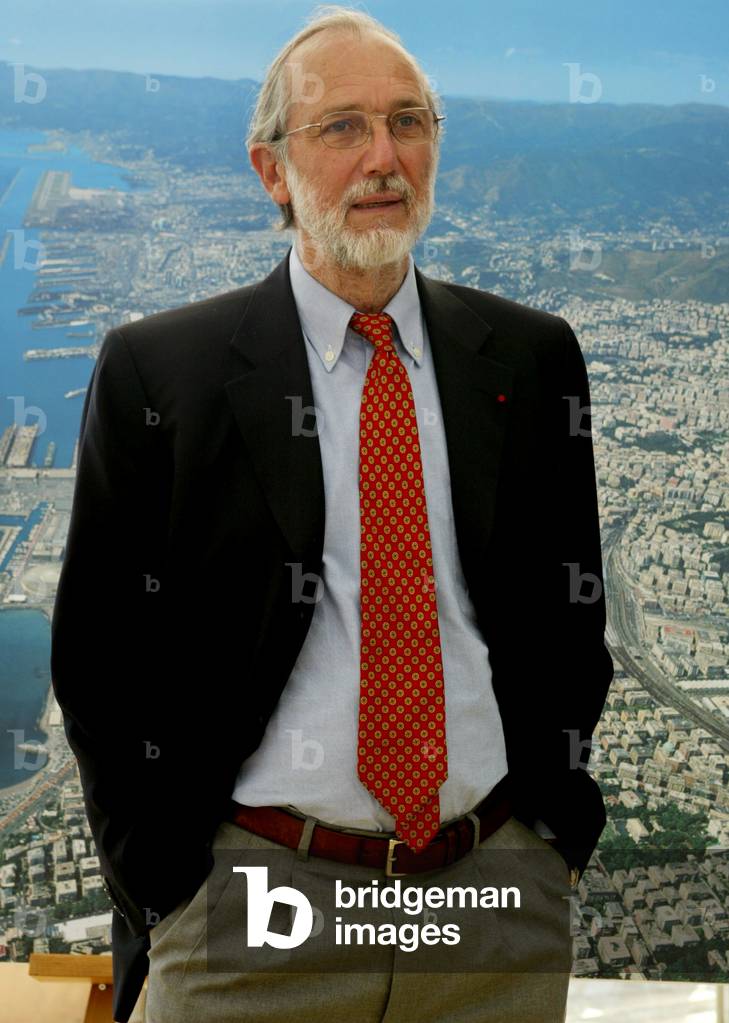 Renzo Piano at the presentation of the Port of Genoa project, 2004 (photo)