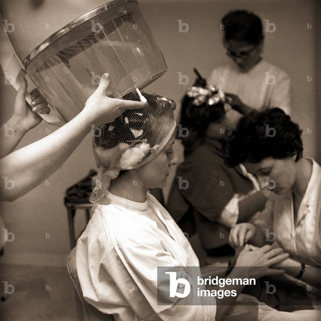 Elizabeth Arden beauty salon, Milan, 1958 (b/w photo)
