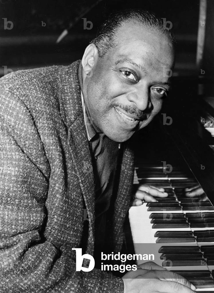 Count Basie (1904 - 1984), jazzman americain, au Festival Hall à Londres, le 02/04/1957.