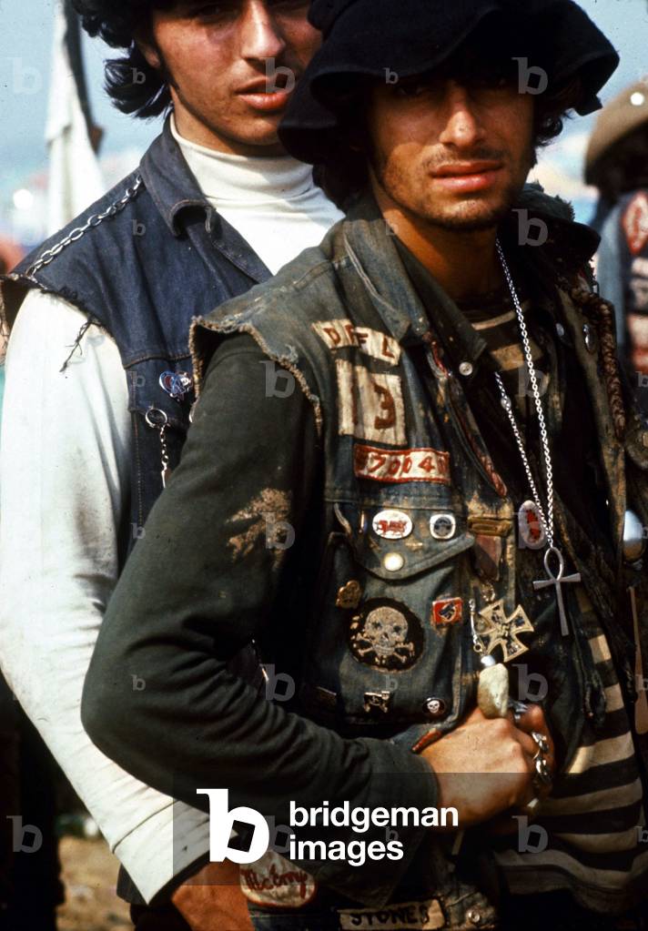 Ile de Wight (Angleterre) 08/1970. un jeune homme à la mode des années 1970. Photo Oliosi