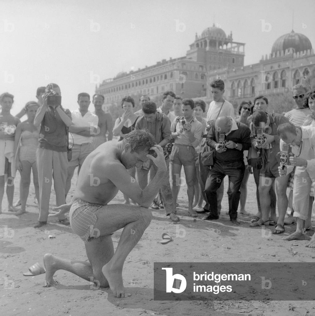 Ugo Tognazzi at the beach, Venice, 1960 (b/w photo)