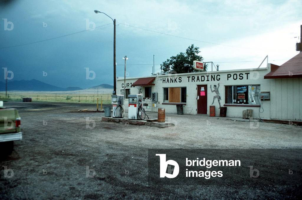 A gas station on Route 66, Arizona, USA  (photo)