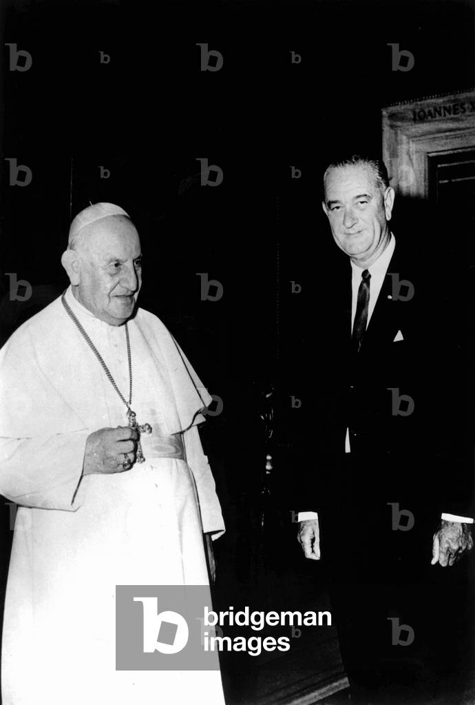 Italie, 11/1963 : le Vice Président americain Lyndon B. Johnson rencontre le Pape Jean XXIII (1958 - 1963). © Farabola/ Leemage
