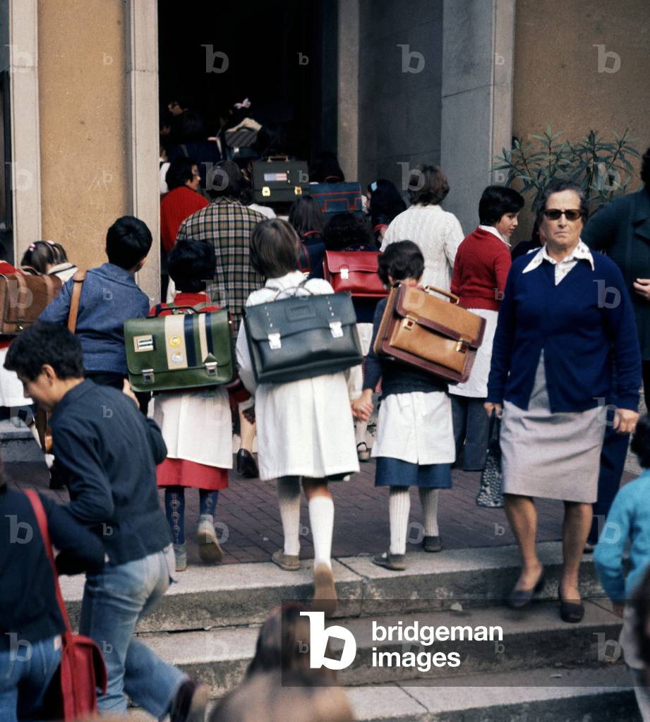 Children on their first day at school, Milan, 1970s (photo)