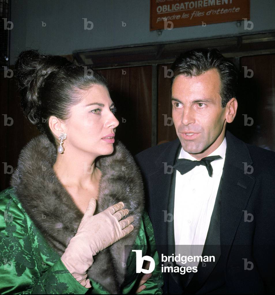 Soraya Esfandiari and Maximilien Schell at premiere of Cleopatre, Paris, 1963 (photo)
