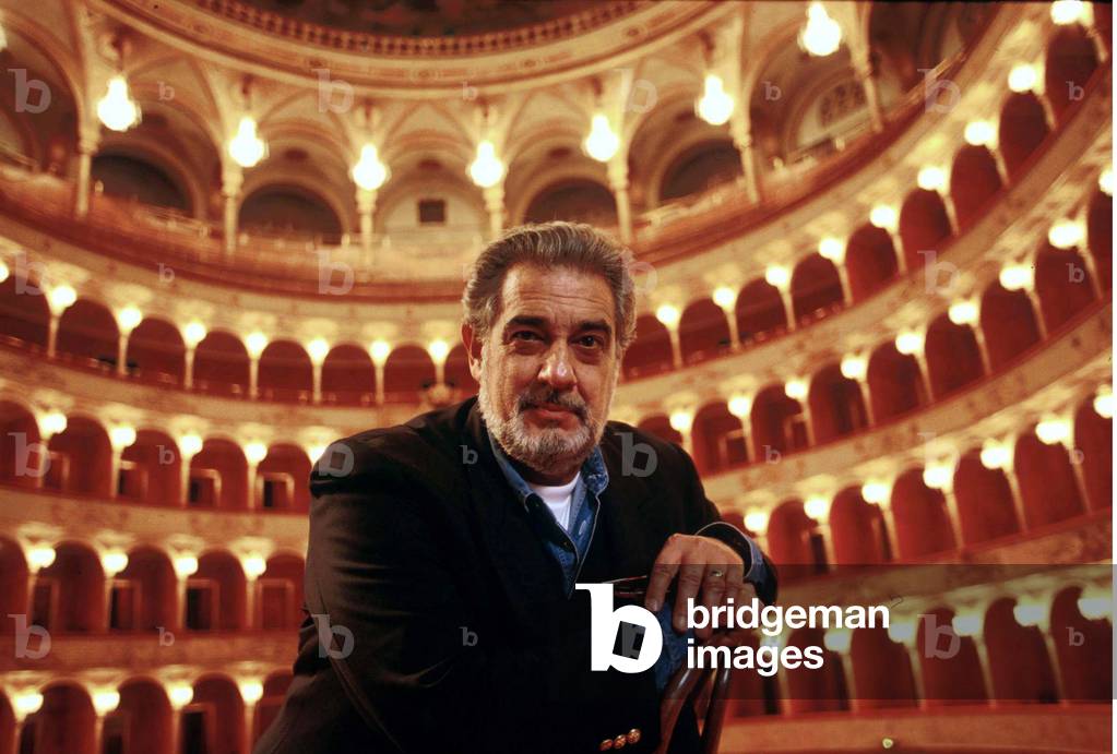Placido Domingo at the Opera House, 2000 (photo)