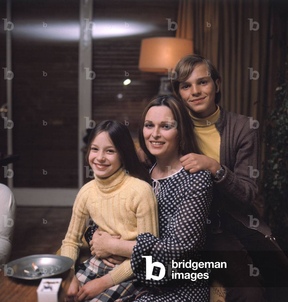 Lucia Bose with her children Paula and Miguel, 1970 (photo)