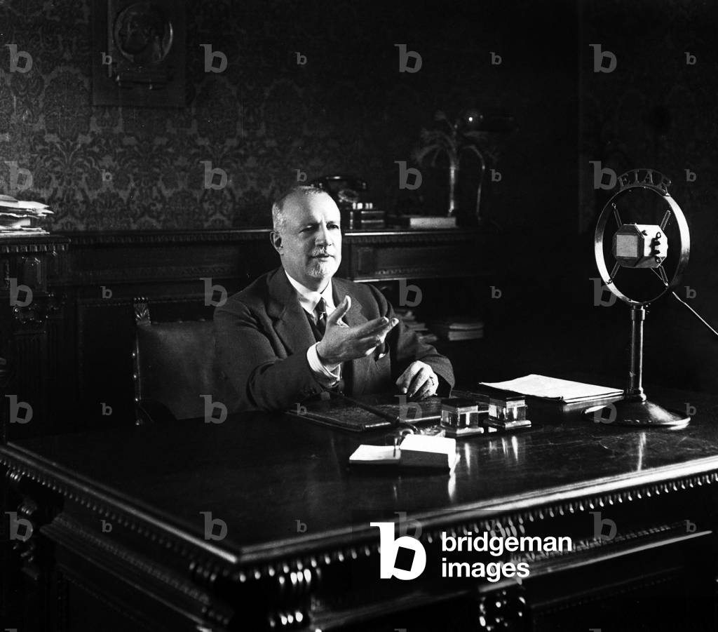 Roma, 15/01/1934
Nella foto: il senatore Giuseppe Volpi conte di Misurata (1877-1947), Presidente della Confindustria, parla al microfono dell'EIAR
@Archivio VEDO/ArchiviFarabola [250581] 