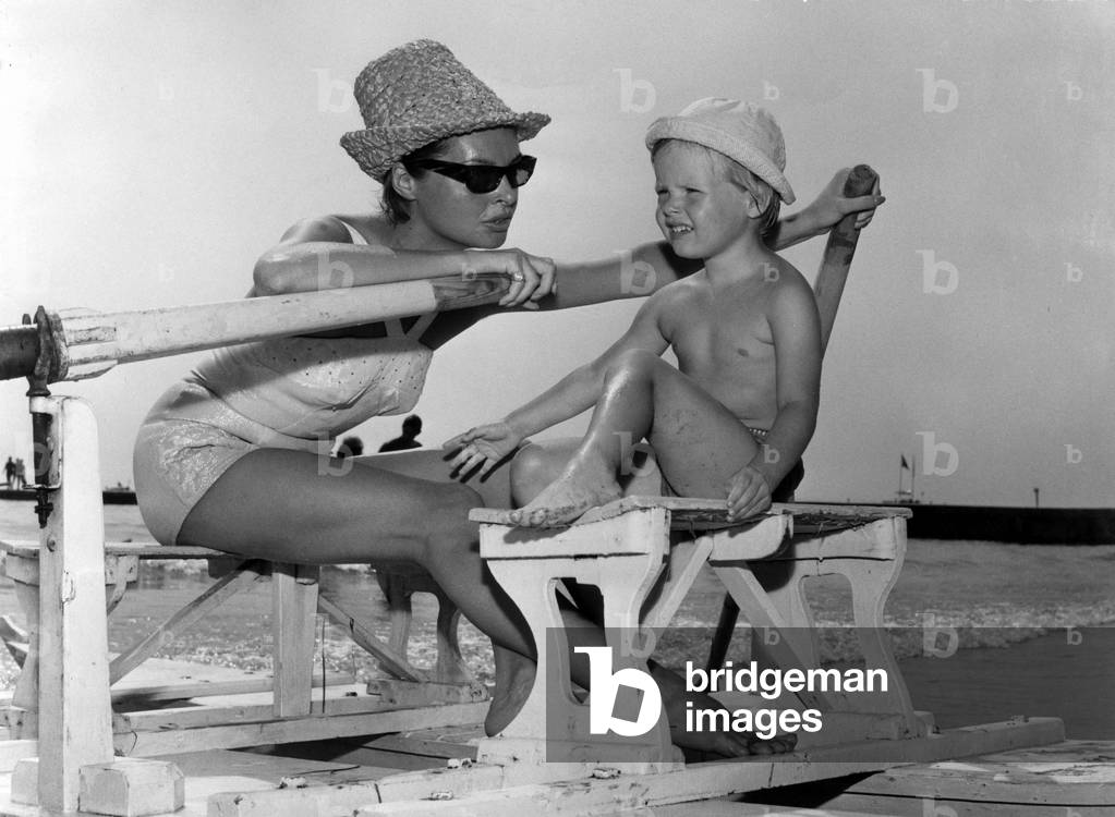 Nadja Tiller and her daughter