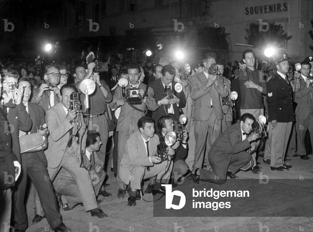 A group of paparazzi shortly after the death of Pope Pius XII, Castelgandolfo, 1958 (b/w photo)