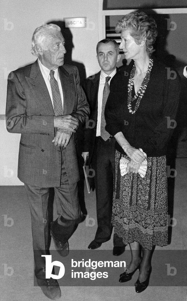 05/10/1987. Giovanni dit Gianni Agnelli (1920-2003) et Marella AGNELLI à l'institut S. MICHELE.