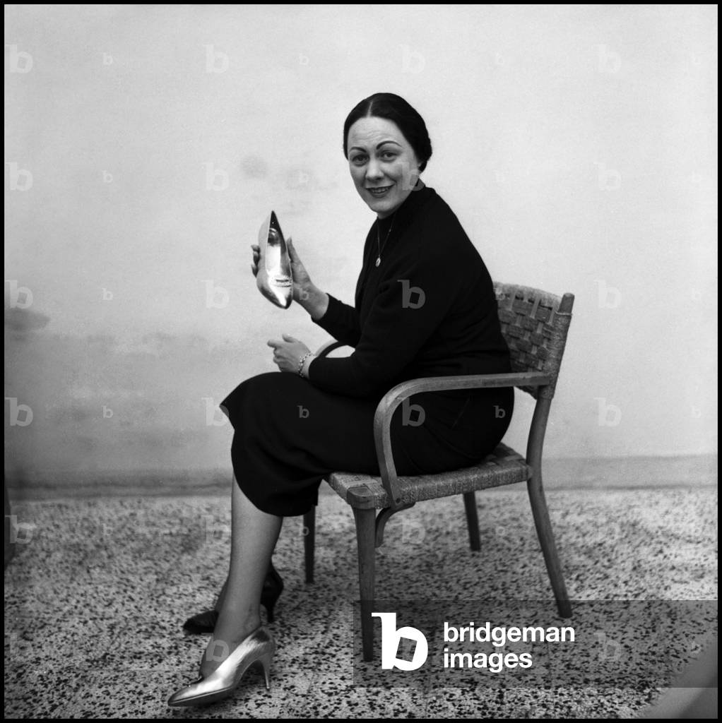 Renata Tebaldi awarded with the golden shoe, Vigevano, Italy, 1958 (b/w photo)