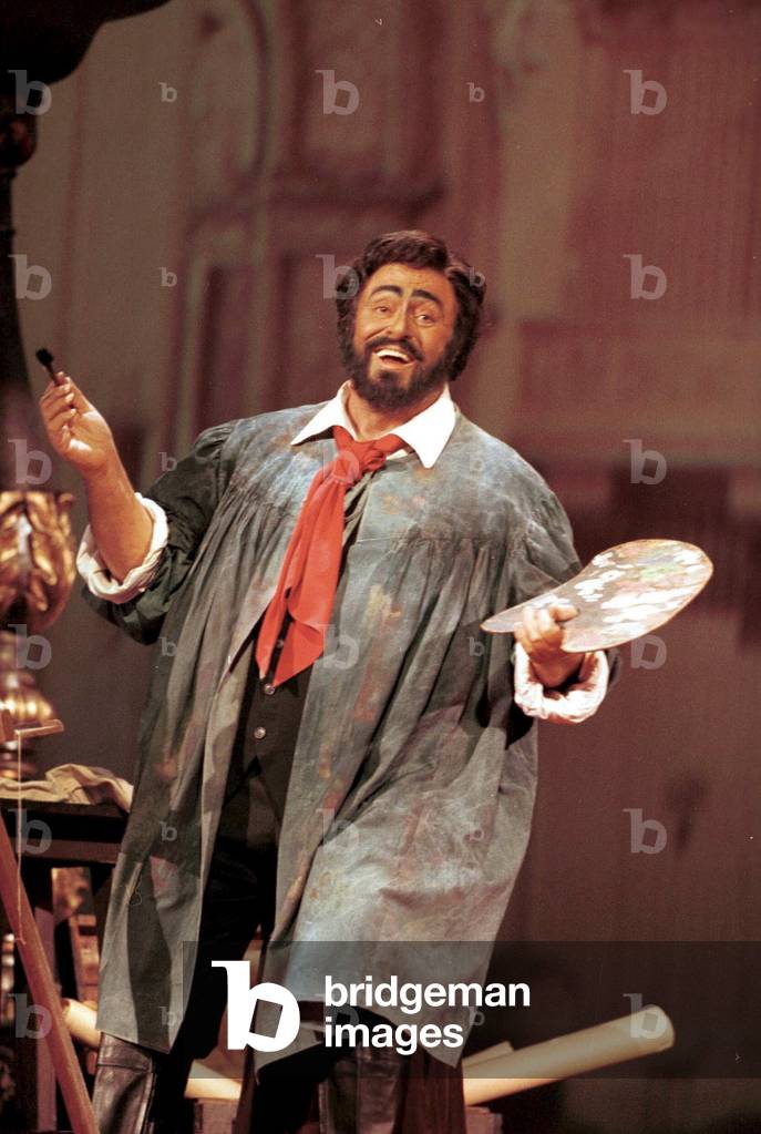 Luciano Pavarotti on stage at the Opera House, Rome, 2000 (photo)