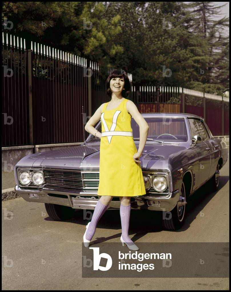 Model posing next to a Buick Skylark, 1966 (photo)