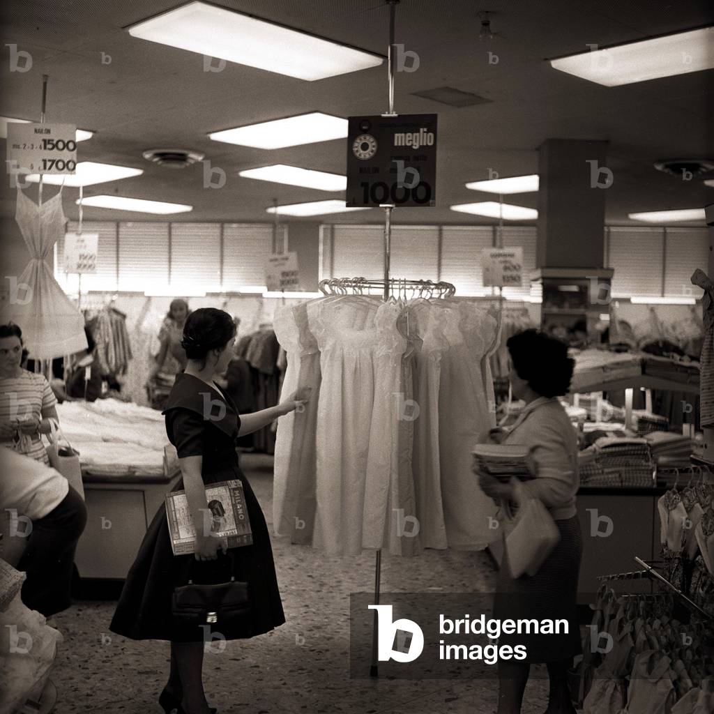 La Rinascente department store, Milan, Italy, 1959 (b/w photo)