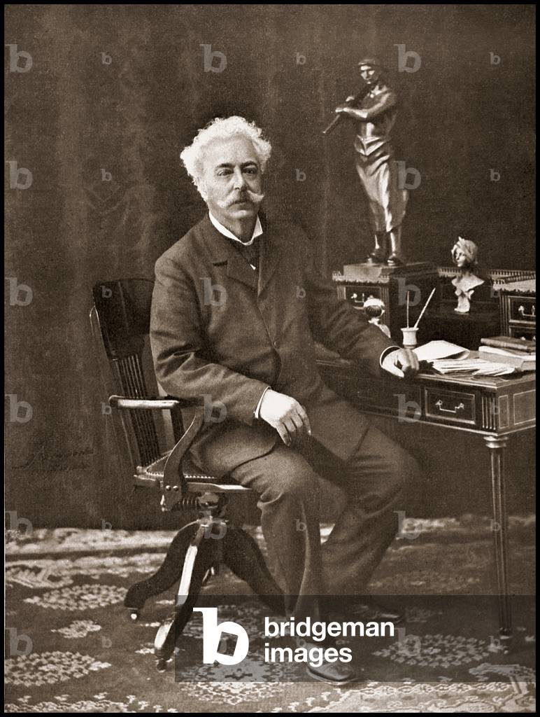 Edmondo de Amicis assis, en 1905