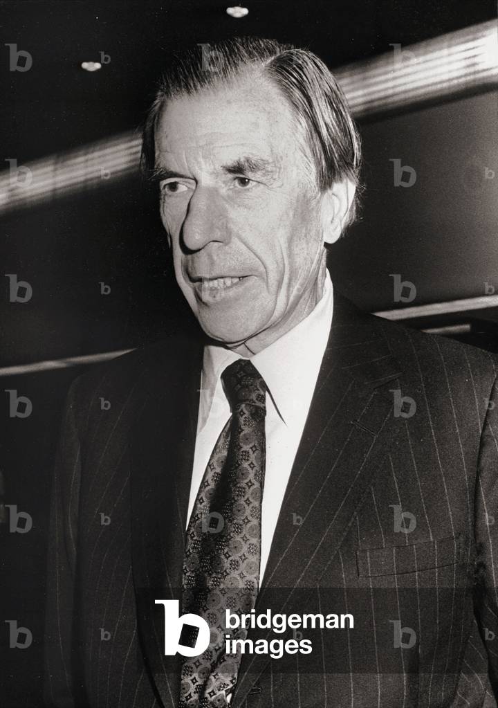 L'économiste americain John Kenneth Galbraith à Palazzo della Confindustria à l'Eur, Rome, déc. 1974.