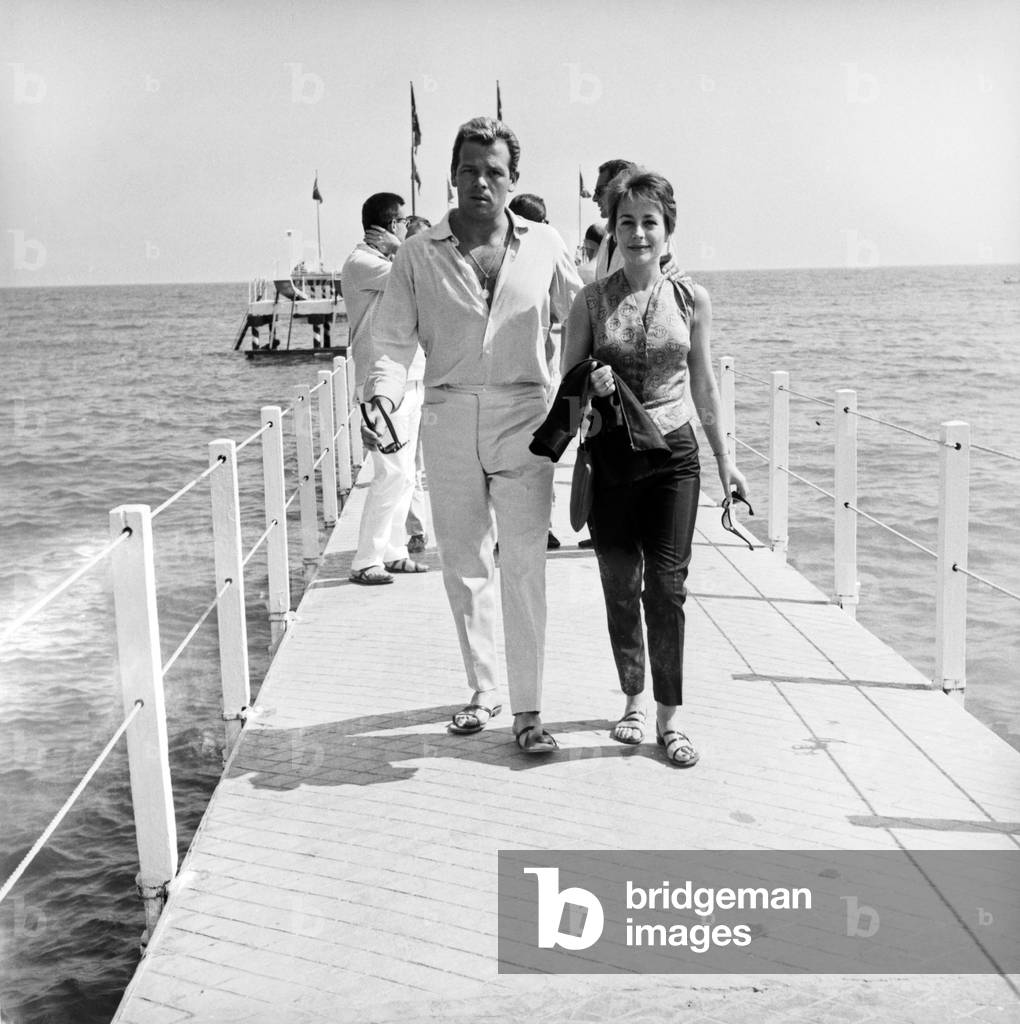 Annie Girardot and her husband Renato Salvatori in Venice sept 1962 (b/w photo)