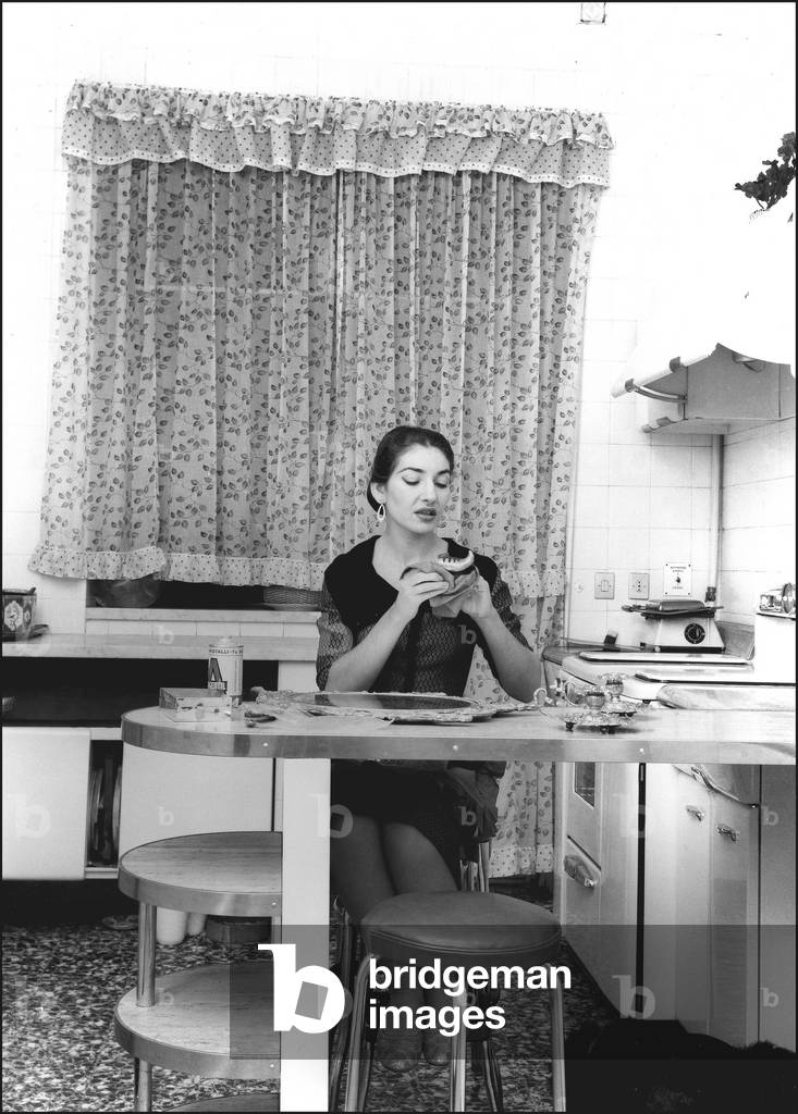 Maria Callas dans sa maison à Milan en décembre 1956.