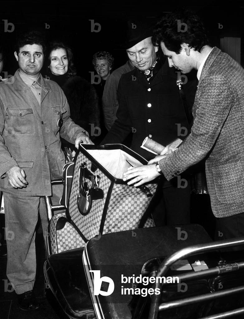 Yul Brynner and his wife Jacqueline arriving in Milan, 1972 (b/w photo)