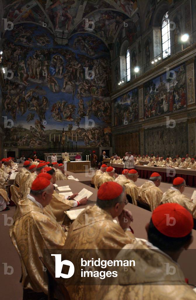 Cardinals attending 1st mass celebrating by Pope Benedict XVI, Sistin Chapel, Vatican, 2005 (photo)