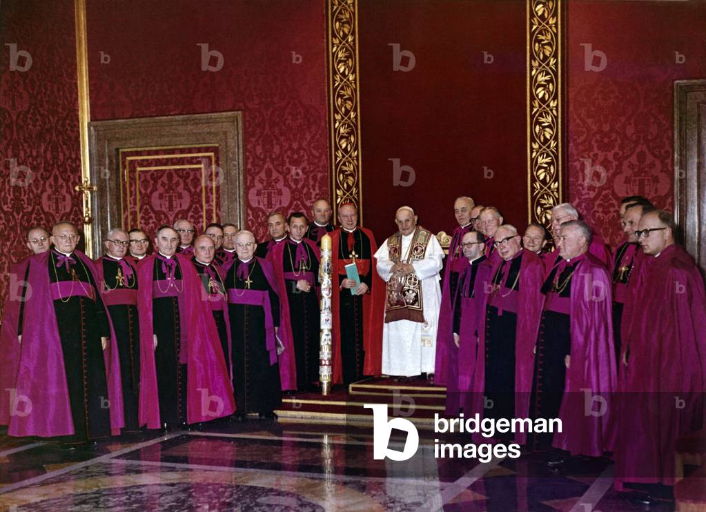 Pope John XXIII with the delegation of Polish bishops on the occasion of the Second Vatican Council, 1962 (photo)